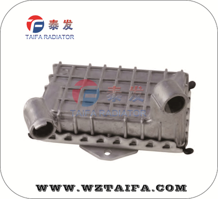 6061800365 Mercedes Engine Oil Cooler Metal Color ISO9001 / TS16949 Approved