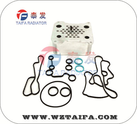 Qualité  8C3Z6A642A Ford Engine Oil Cooler Replacement 6.4L For FORD F-250 Super Duty usine